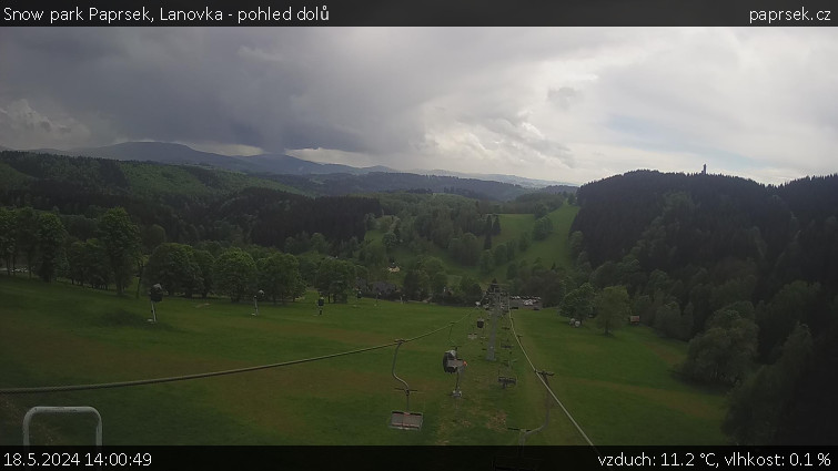 Snow park Paprsek - Lanovka - pohled dolů - 18.5.2024 v 14:00