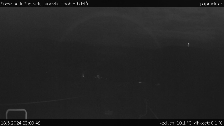 Snow park Paprsek - Lanovka - pohled dolů - 18.5.2024 v 23:00