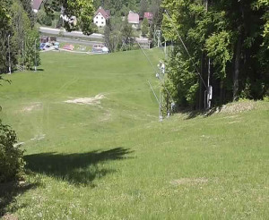 Skiareál Karolinka  - Prostřední část sjezdovky a snowpark - 5.5.2024 v 12:32