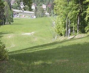 Skiareál Karolinka  - Prostřední část sjezdovky a snowpark - 5.5.2024 v 15:32