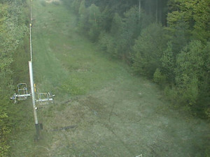 Skiareál Troják - Kamera na svahu B, nástup vleku - 26.4.2024 v 06:09
