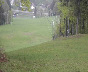 Skiareál Karolinka  - Prostřední část sjezdovky a snowpark - 18.4.2024 v 06:32