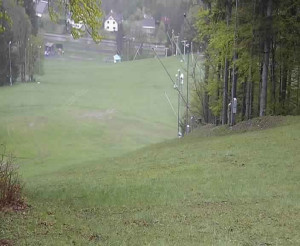 Skiareál Karolinka  - Prostřední část sjezdovky a snowpark - 20.4.2024 v 06:02