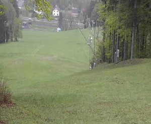 Skiareál Karolinka  - Prostřední část sjezdovky a snowpark - 20.4.2024 v 11:02