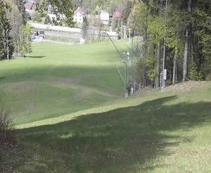 Skiareál Karolinka  - Prostřední část sjezdovky a snowpark - 25.4.2024 v 14:02