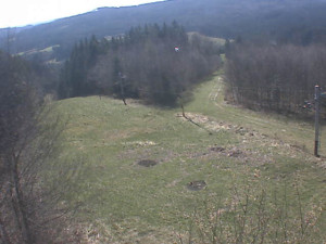Skiareál Troják - Kamera na svahu B, pohled od chaty - 29.3.2024 v 09:00