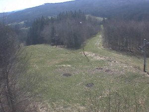 Skiareál Troják - Kamera na svahu B, pohled od chaty - 29.3.2024 v 09:30