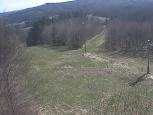 Skiareál Troják - Kamera na svahu B, pohled od chaty - 29.3.2024 v 12:00