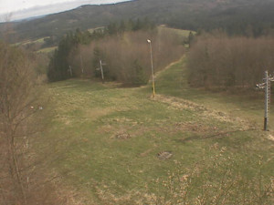 Skiareál Troják - Kamera na svahu B, pohled od chaty - 29.3.2024 v 14:30
