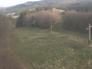 Skiareál Troják - Kamera na svahu B, pohled od chaty - 29.3.2024 v 16:00