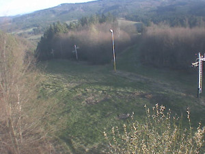 Skiareál Troják - Kamera na svahu B, pohled od chaty - 29.3.2024 v 17:00