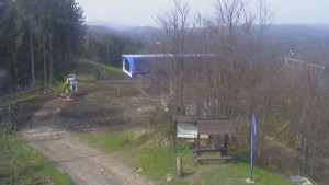 Skiareál Bílá - Lanovka - výstupní stanice - 19.4.2024 v 11:00