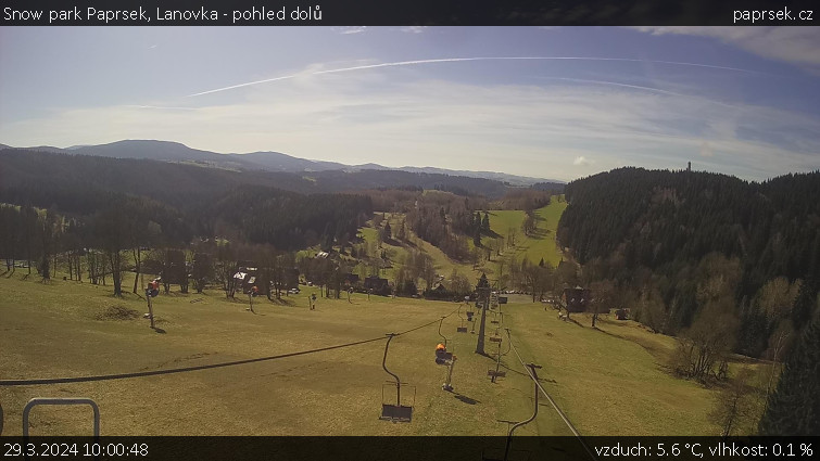 Snow park Paprsek - Lanovka - pohled dolů - 29.3.2024 v 10:00