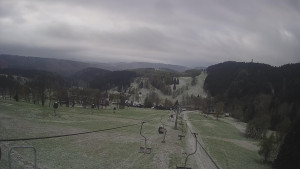 Snow park Paprsek - Lanovka - pohled dolů - 19.4.2024 v 07:55
