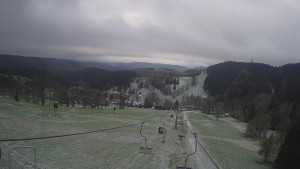 Snow park Paprsek - Lanovka - pohled dolů - 19.4.2024 v 08:00