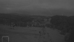 Snow park Paprsek - Lanovka - pohled dolů - 23.4.2024 v 20:35