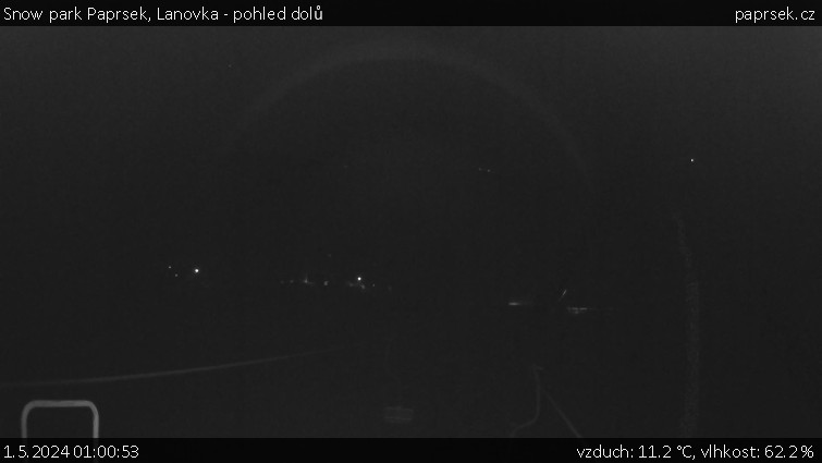 Snow park Paprsek - Lanovka - pohled dolů - 1.5.2024 v 01:00