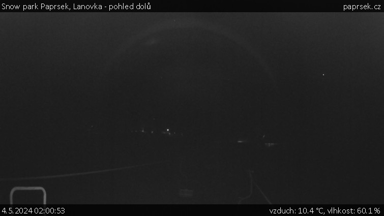 Snow park Paprsek - Lanovka - pohled dolů - 4.5.2024 v 02:00