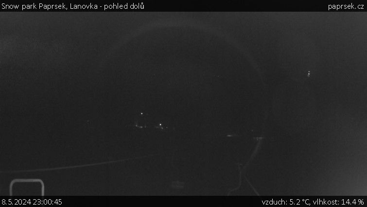 Snow park Paprsek - Lanovka - pohled dolů - 8.5.2024 v 23:00