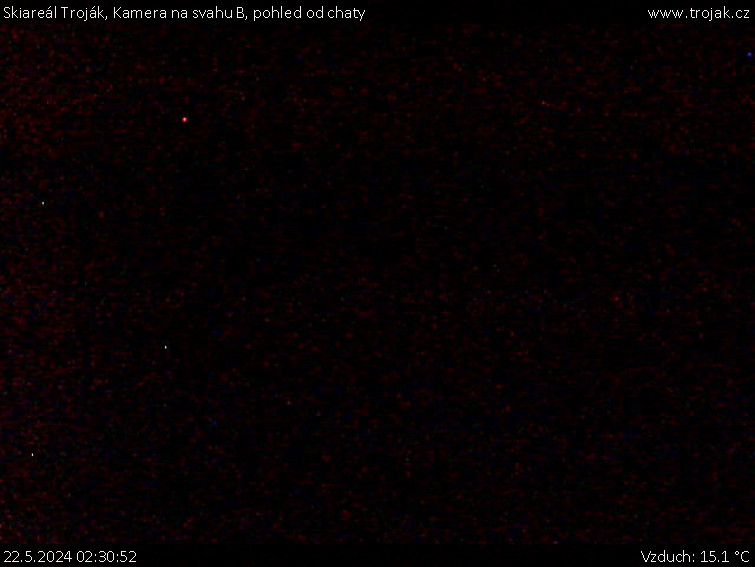 Skiareál Troják - Kamera na svahu B, pohled od chaty - 22.5.2024 v 02:30