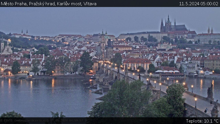 Město Praha - Pražský hrad, Karlův most, Vltava - 11.5.2024 v 05:00