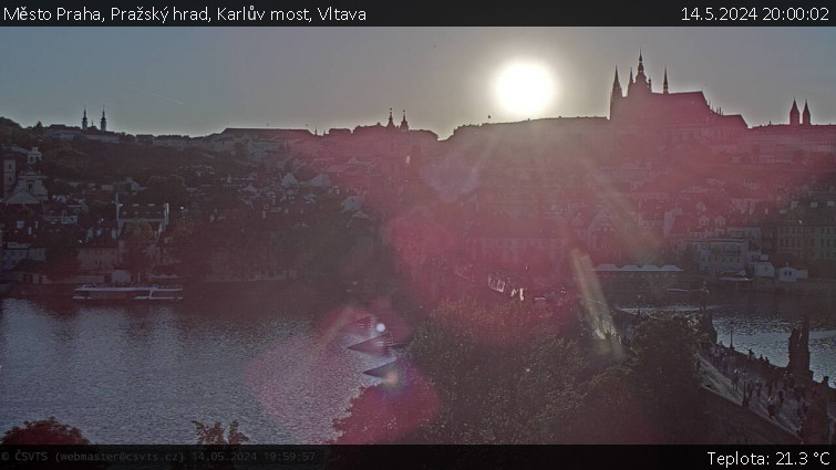 Město Praha - Pražský hrad, Karlův most, Vltava - 14.5.2024 v 20:00