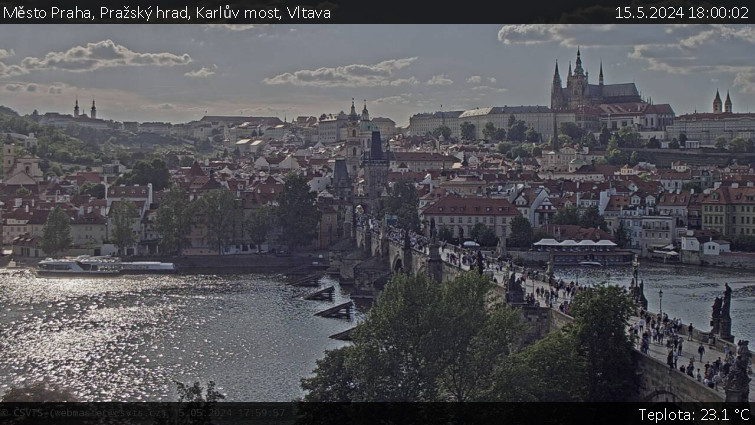 Město Praha - Pražský hrad, Karlův most, Vltava - 15.5.2024 v 18:00
