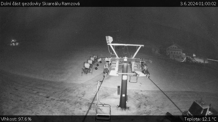 Skiarena R3 Ramzová - Dolní část sjezdovky Skiareálu Ramzová - 3.6.2024 v 01:00