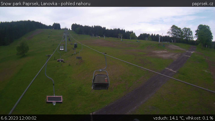 Snow park Paprsek - Lanovka - pohled nahoru - 6.6.2023 v 12:00