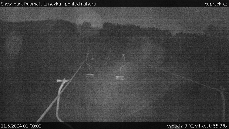 Snow park Paprsek - Lanovka - pohled nahoru - 11.5.2024 v 01:00