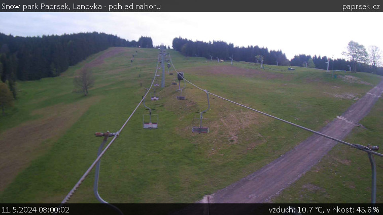Snow park Paprsek - Lanovka - pohled nahoru - 11.5.2024 v 08:00