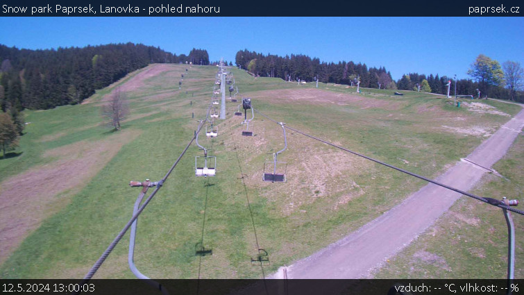 Snow park Paprsek - Lanovka - pohled nahoru - 12.5.2024 v 13:00