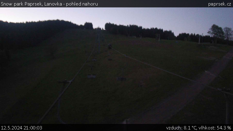 Snow park Paprsek - Lanovka - pohled nahoru - 12.5.2024 v 21:00