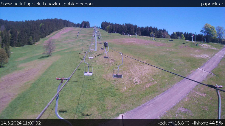 Snow park Paprsek - Lanovka - pohled nahoru - 14.5.2024 v 11:00