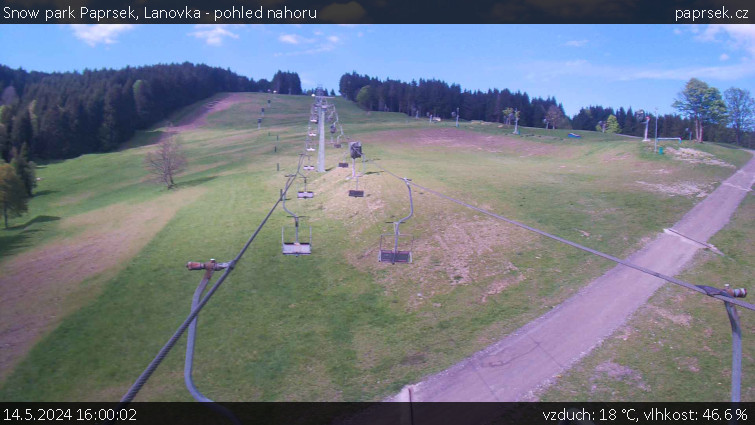 Snow park Paprsek - Lanovka - pohled nahoru - 14.5.2024 v 16:00