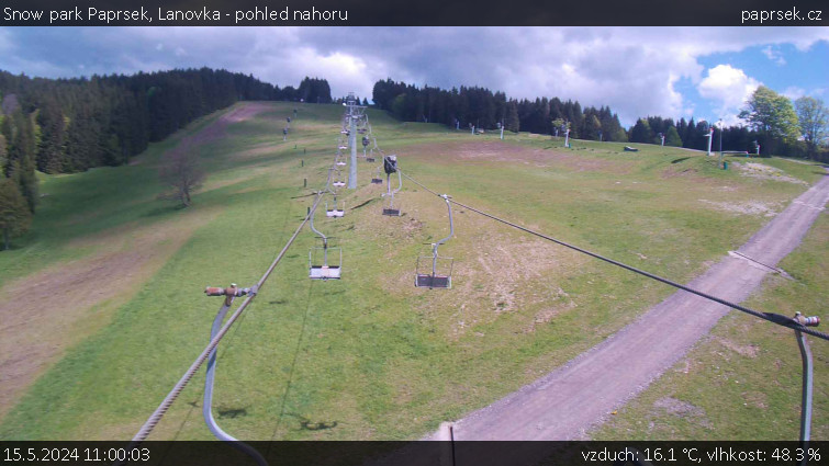 Snow park Paprsek - Lanovka - pohled nahoru - 15.5.2024 v 11:00