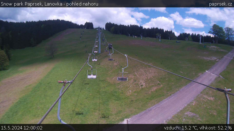 Snow park Paprsek - Lanovka - pohled nahoru - 15.5.2024 v 12:00