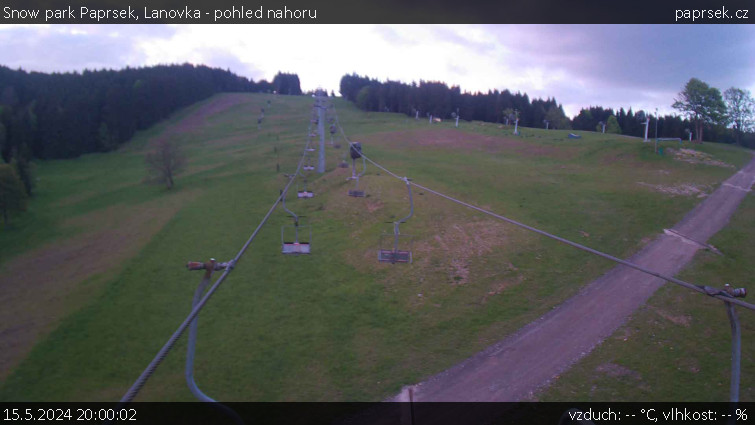 Snow park Paprsek - Lanovka - pohled nahoru - 15.5.2024 v 20:00
