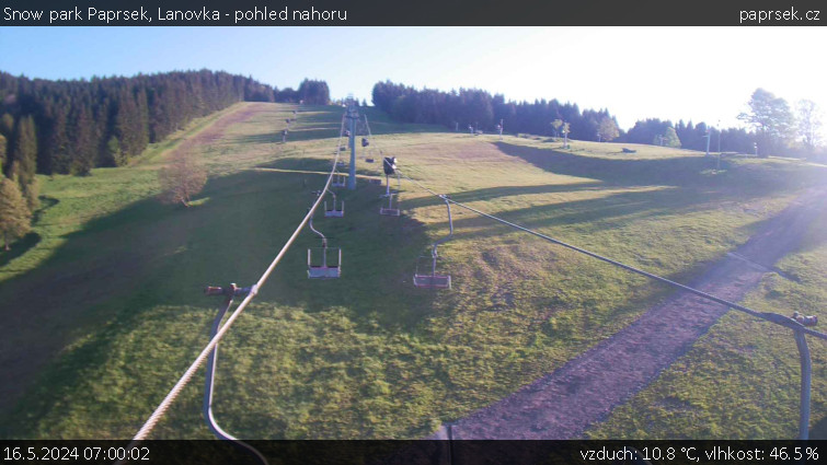 Snow park Paprsek - Lanovka - pohled nahoru - 16.5.2024 v 07:00