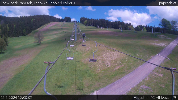 Snow park Paprsek - Lanovka - pohled nahoru - 16.5.2024 v 12:00