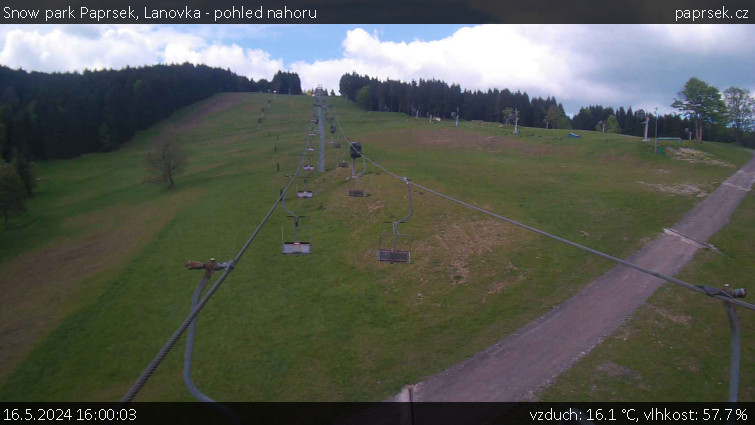 Snow park Paprsek - Lanovka - pohled nahoru - 16.5.2024 v 16:00