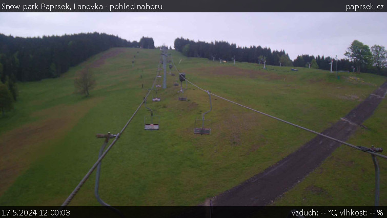 Snow park Paprsek - Lanovka - pohled nahoru - 17.5.2024 v 12:00