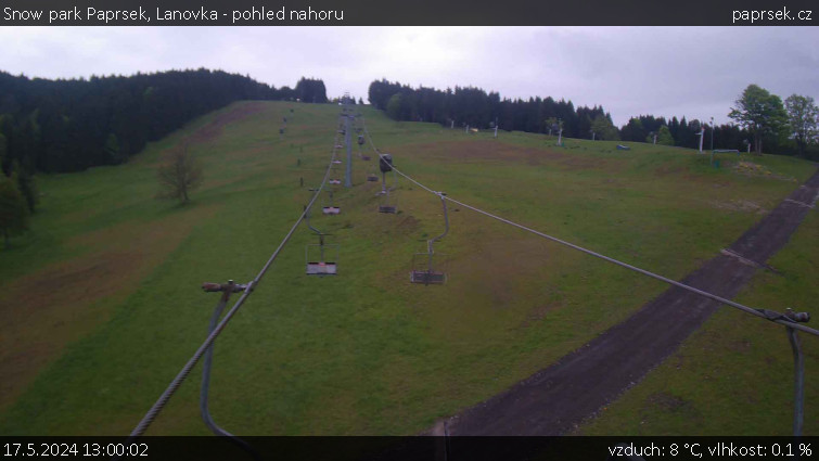 Snow park Paprsek - Lanovka - pohled nahoru - 17.5.2024 v 13:00