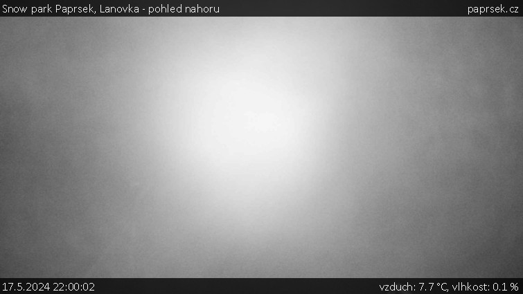 Snow park Paprsek - Lanovka - pohled nahoru - 17.5.2024 v 22:00