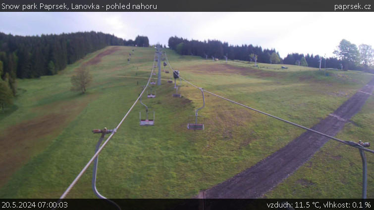 Snow park Paprsek - Lanovka - pohled nahoru - 20.5.2024 v 07:00