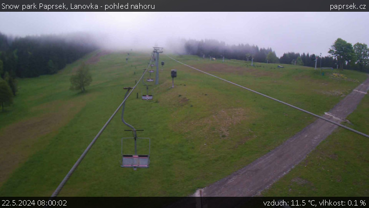 Snow park Paprsek - Lanovka - pohled nahoru - 22.5.2024 v 08:00