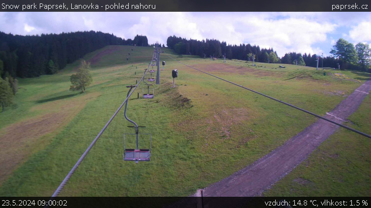 Snow park Paprsek - Lanovka - pohled nahoru - 23.5.2024 v 09:00