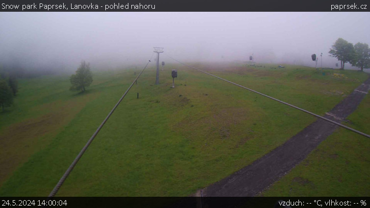 Snow park Paprsek - Lanovka - pohled nahoru - 24.5.2024 v 14:00