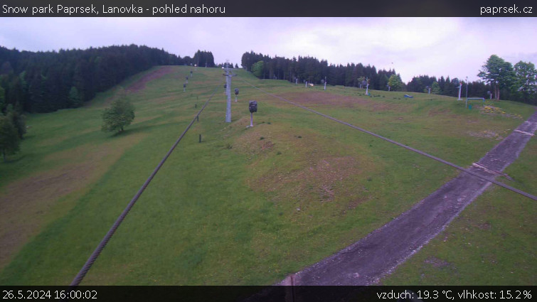 Snow park Paprsek - Lanovka - pohled nahoru - 26.5.2024 v 16:00