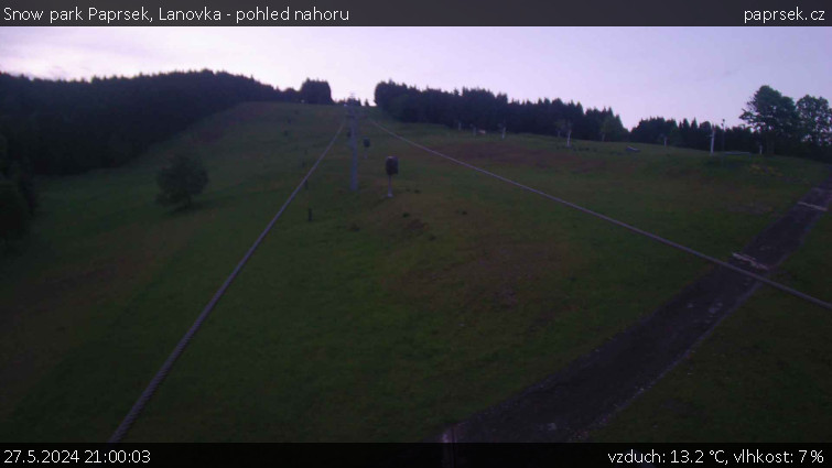 Snow park Paprsek - Lanovka - pohled nahoru - 27.5.2024 v 21:00